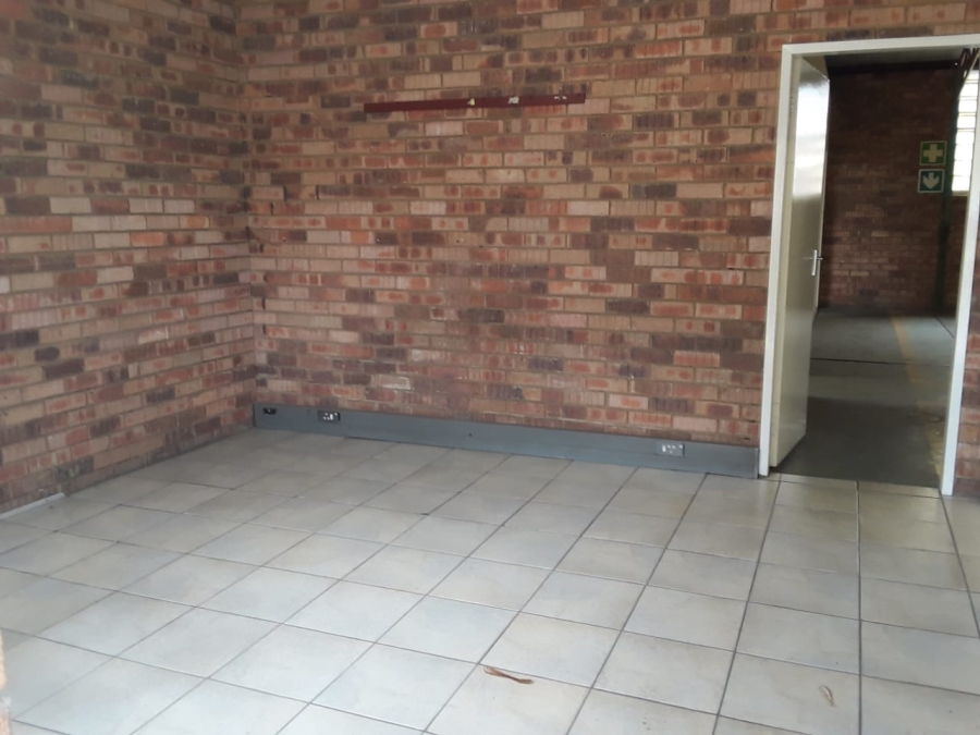 To Let commercial Property for Rent in Oos Einde North West